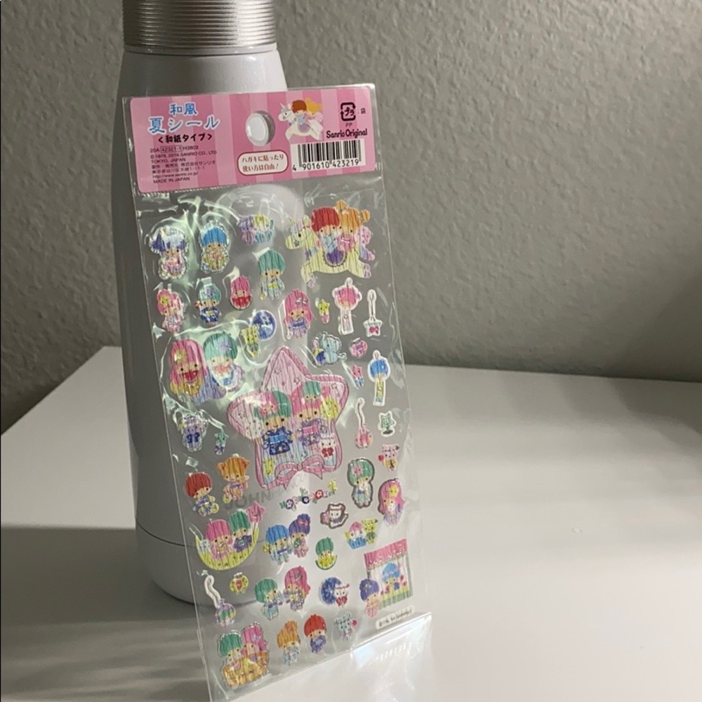 Little twin stars sticker